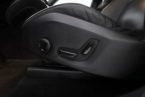 Volvo XC60 17 of 30