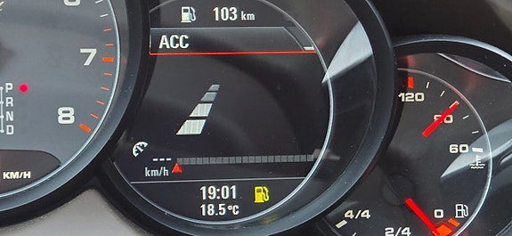 Porsche Cayenne S 17 of 27