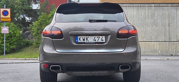 Porsche Cayenne S 9 of 27