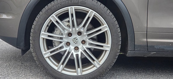 Porsche Cayenne S 13 of 27