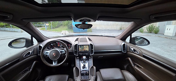 Porsche Cayenne S 15 of 27