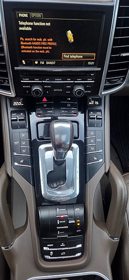 Porsche Cayenne S 21 of 27