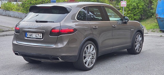 Porsche Cayenne S 8 of 27