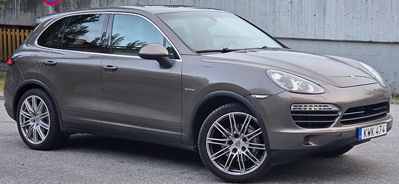 Porsche Cayenne S 3 of 27