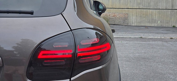 Porsche Cayenne S 11 of 27