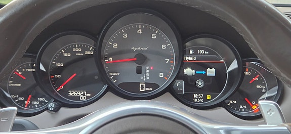 Porsche Cayenne S 22 of 27