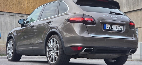 Porsche Cayenne S 10 of 27