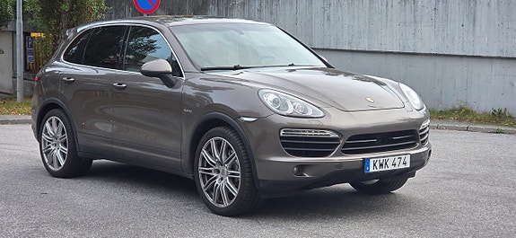 Porsche Cayenne S 2 of 27