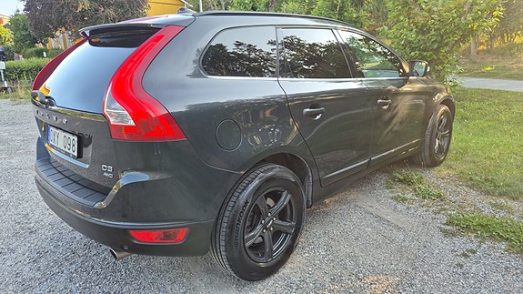Volvo XC60 2 of 14
