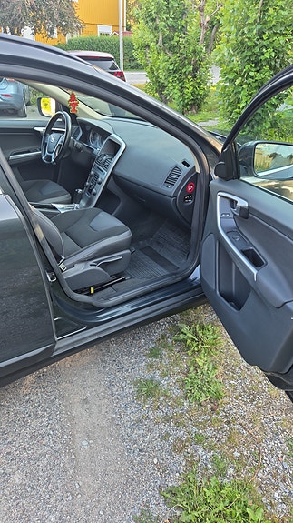 Volvo XC60 11 of 14