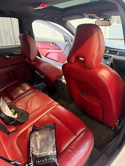 Volvo V70 8 of 11