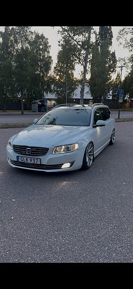 Volvo V70 2 of 11