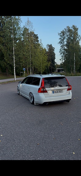 Volvo V70 4 of 11