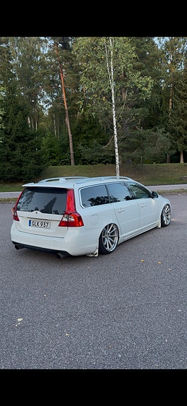 Volvo V70 3 of 11