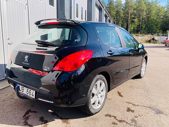 Peugeot 308 4 of 8