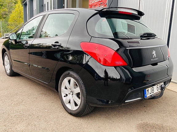 Peugeot 308 2 of 7