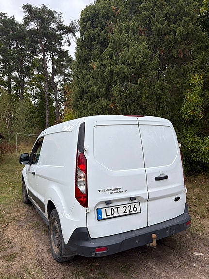 Ford Transit Connect 3 of 6