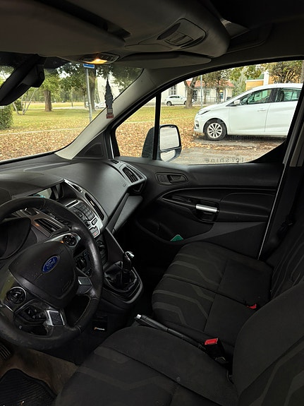 Ford Transit Connect 4 of 6