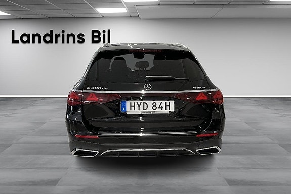Mercedes-Benz E300 de 6 of 15