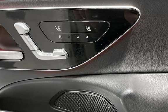 Mercedes-Benz E300 de 14 of 15