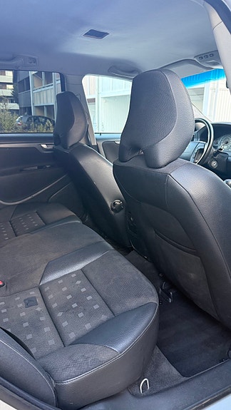 Volvo V70 7 of 12