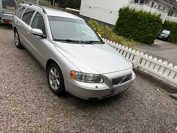 Volvo V70 3 of 12