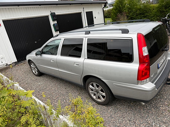 Volvo V70 2 of 12