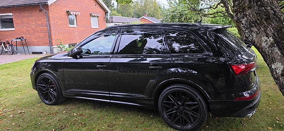 Audi SQ7 2 of 18