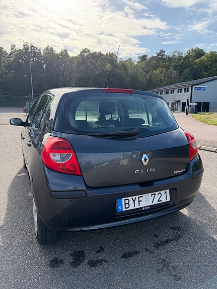 Renault Clio 3 of 13