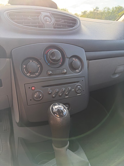 Renault Clio 8 of 13