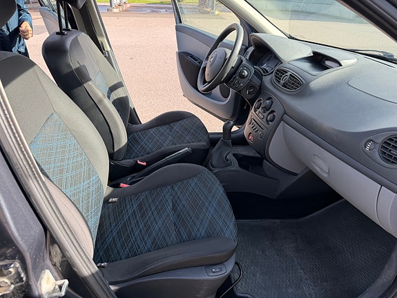 Renault Clio 7 of 13