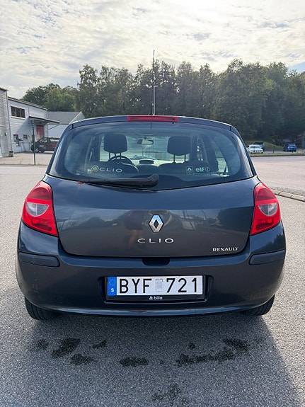 Renault Clio 2 of 13