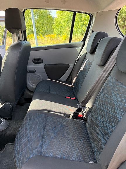 Renault Clio 10 of 13