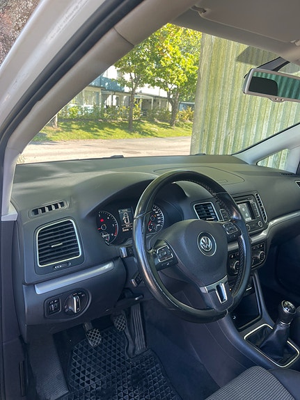 Volkswagen Sharan 2 of 8