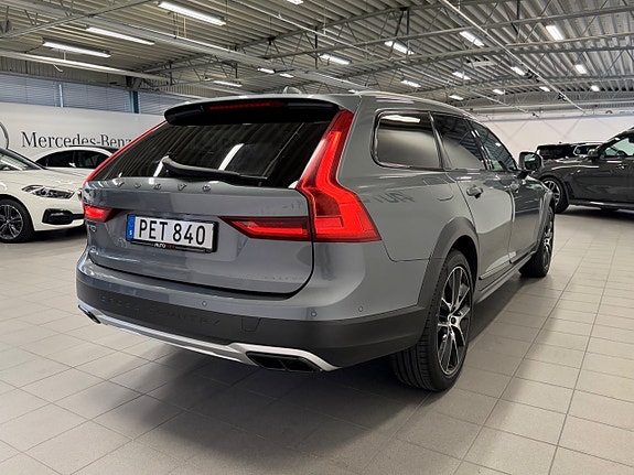 Volvo V90 Cross Country 10 of 26