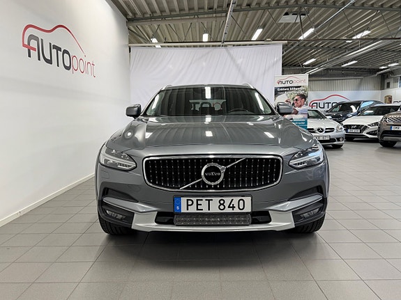 Volvo V90 Cross Country 2 of 26