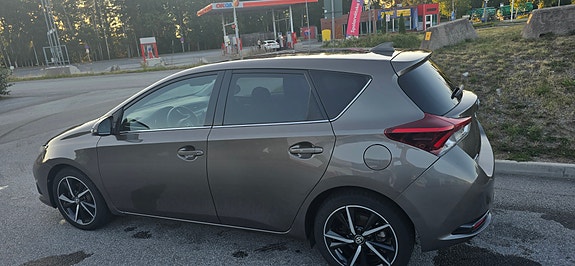 Toyota Auris 3 of 3