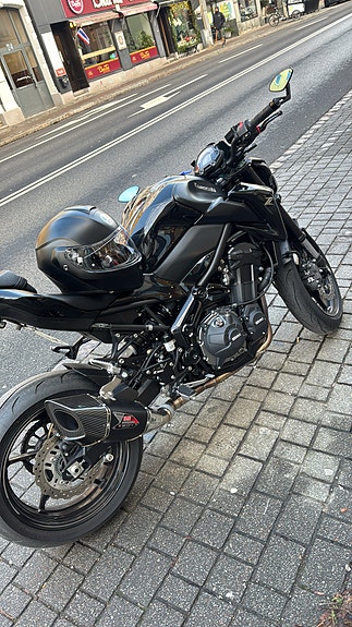 Kawasaki Z900 3 of 4