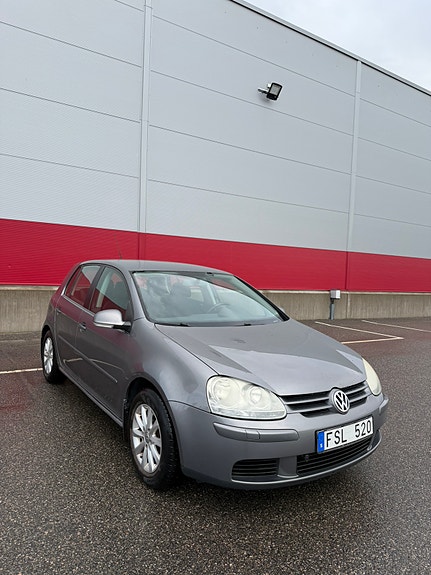 Volkswagen Golf V 2 of 7