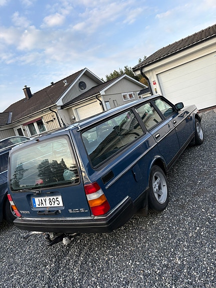 Volvo 245 4 of 4
