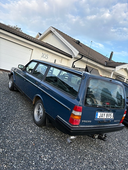 Volvo 245 3 of 4