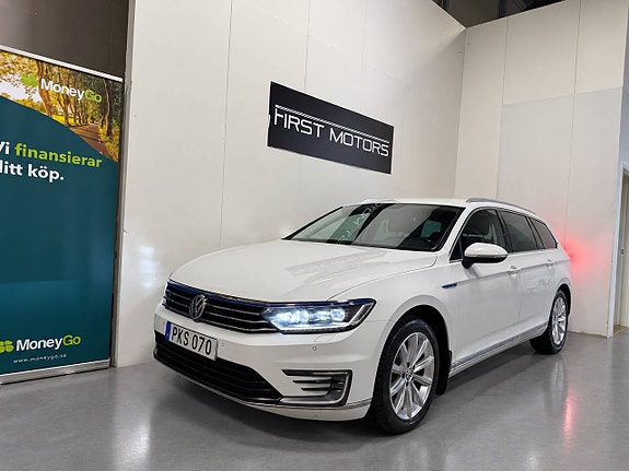 Volkswagen Passat 3 of 24