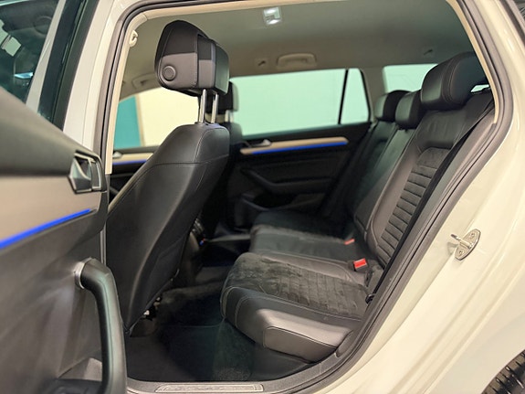 Volkswagen Passat 12 of 24