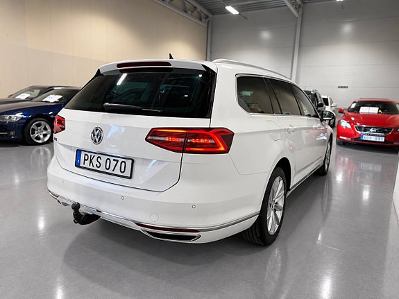 Volkswagen Passat 8 of 24