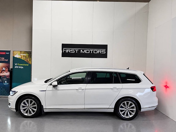 Volkswagen Passat 4 of 24