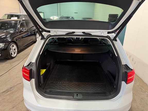 Volkswagen Passat 9 of 24