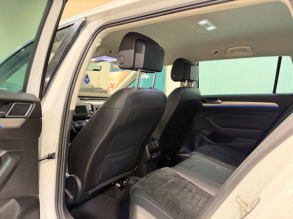 Volkswagen Passat 13 of 24