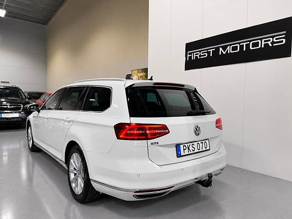 Volkswagen Passat 6 of 24