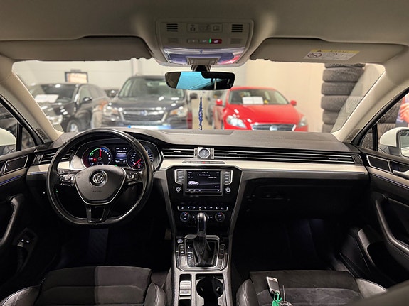 Volkswagen Passat 14 of 24