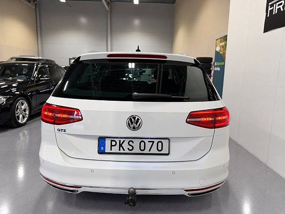 Volkswagen Passat 7 of 24